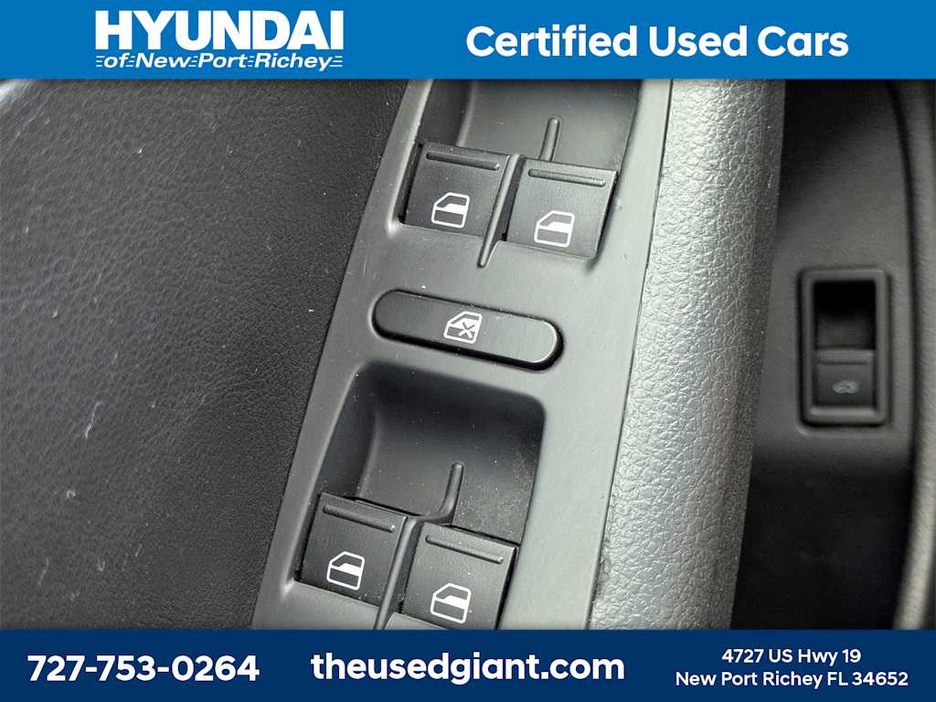 Thumbnail: 2011 Volkswagen Jetta - 24