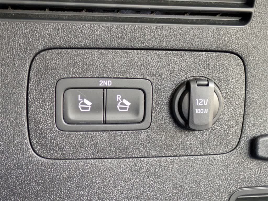 Thumbnail: 2023 Kia Sorento - 17