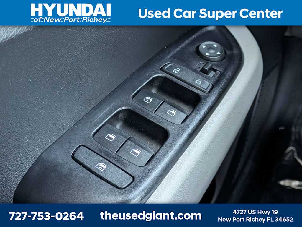 Thumbnail: 2023 Hyundai Venue - 24