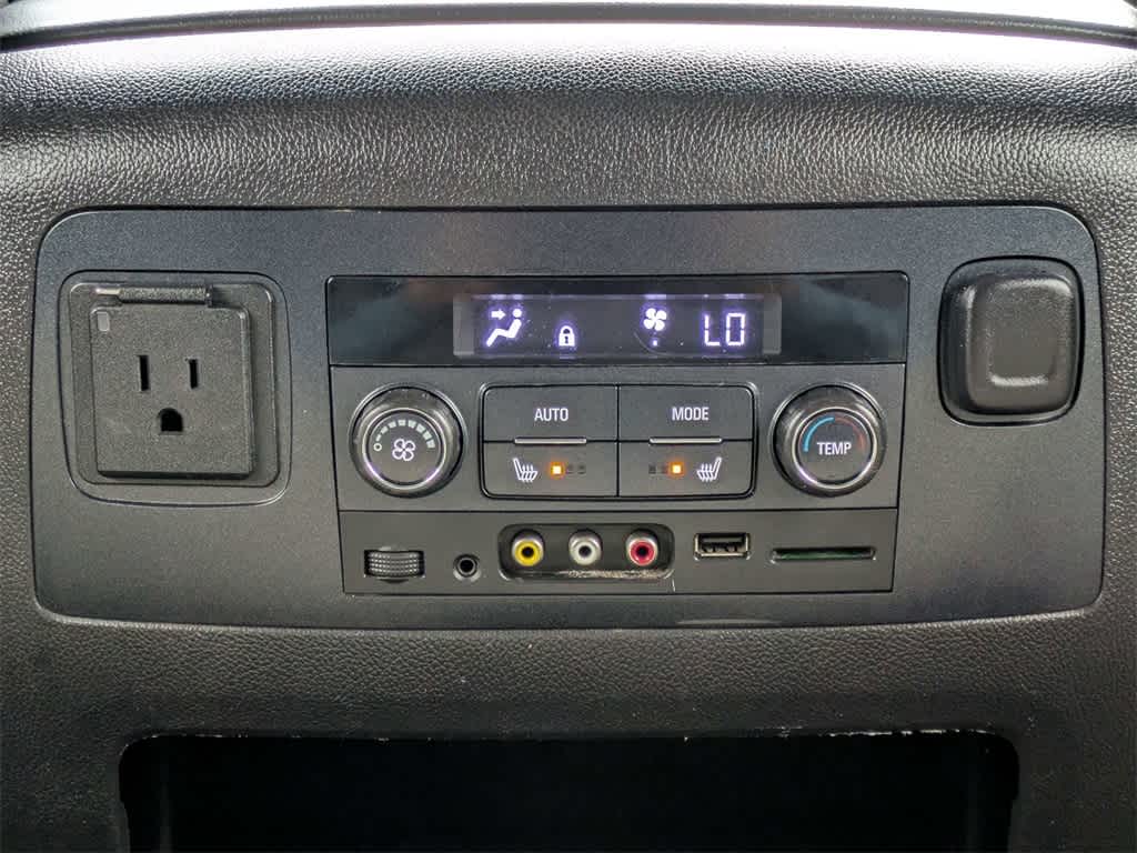 Thumbnail: 2015 Chevrolet Suburban - 21