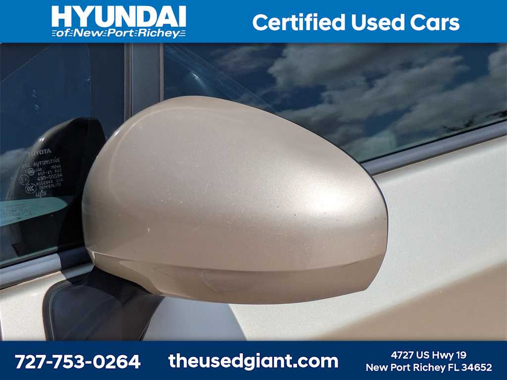 Thumbnail: 2010 Toyota Prius - 11
