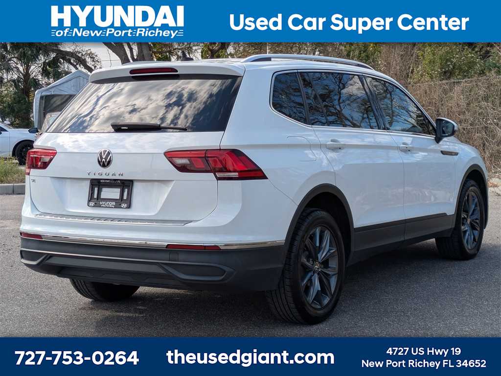 Thumbnail: 2022 Volkswagen Tiguan - 5