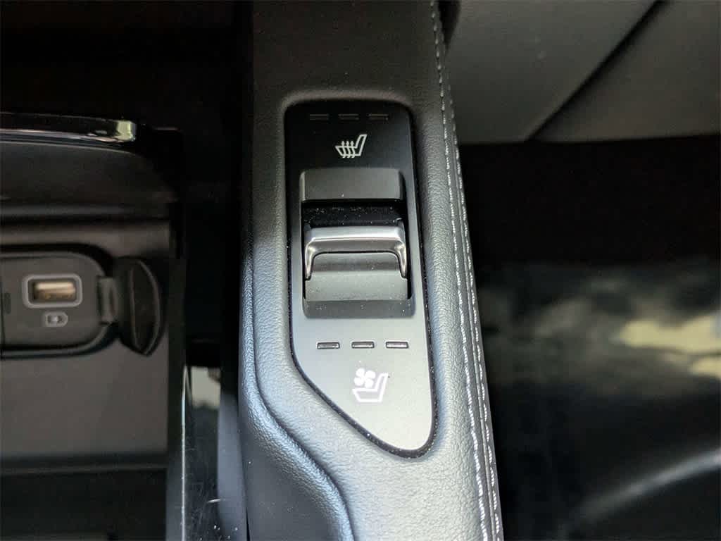 Thumbnail: 2021 Kia Telluride - 36