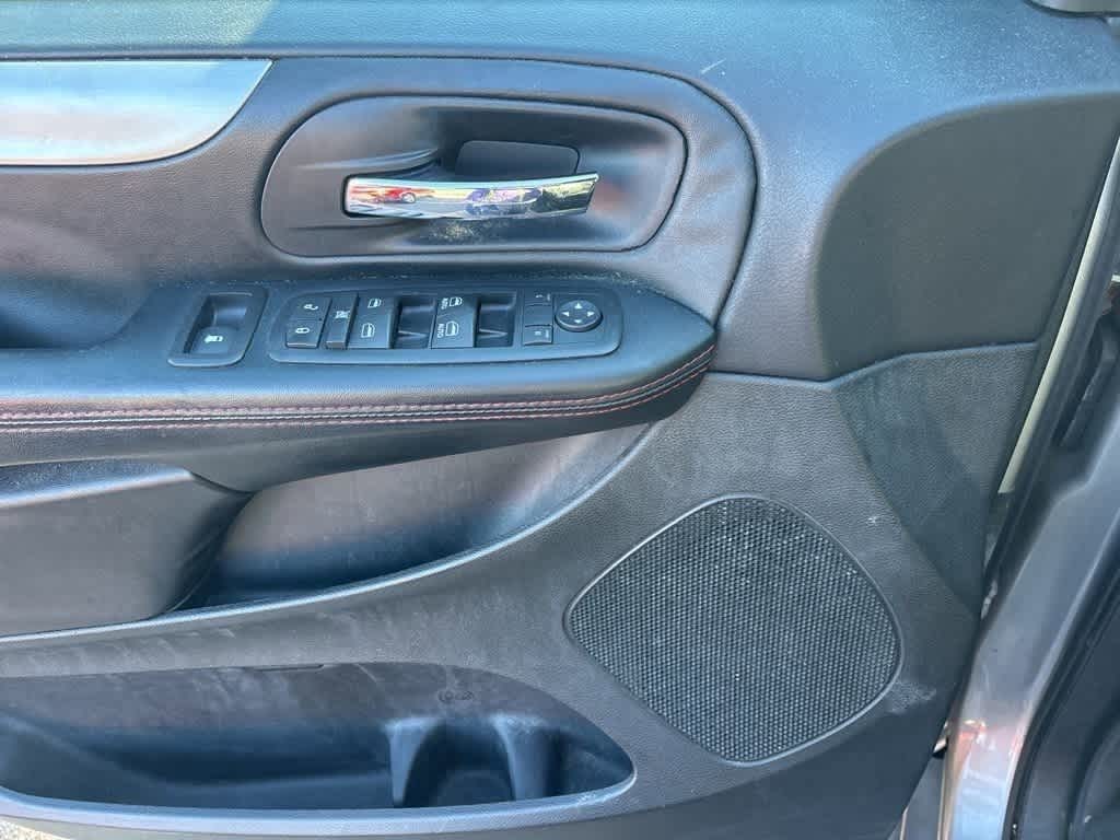 Thumbnail: 2016 Dodge Grand Caravan - 10
