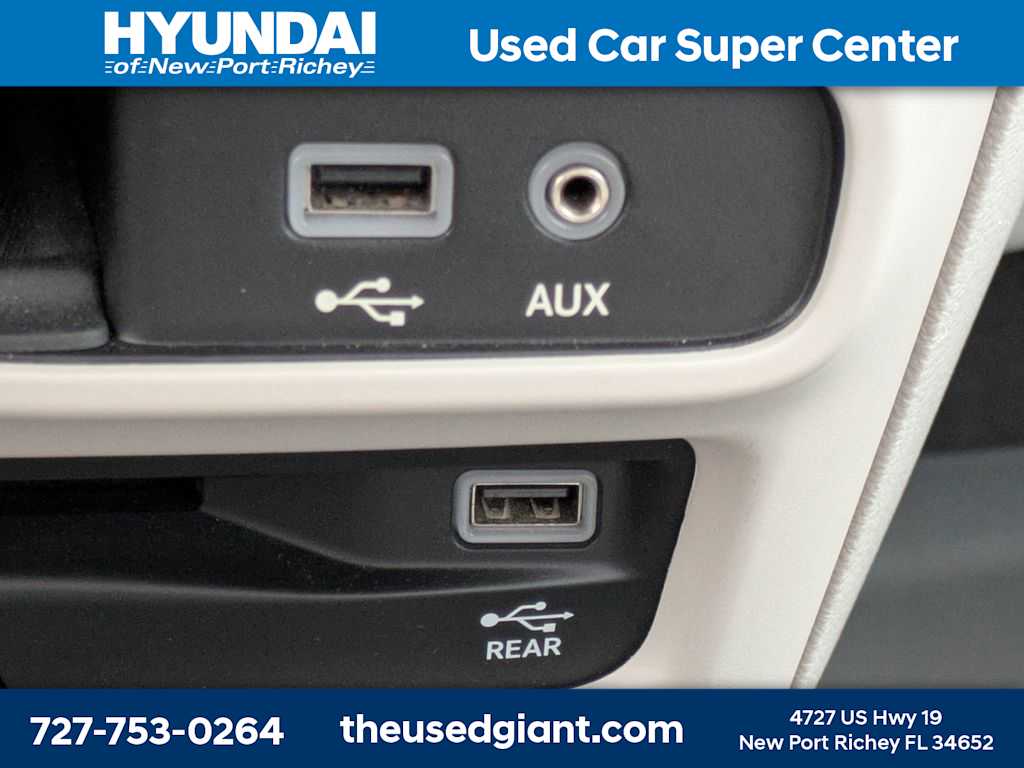 Thumbnail: 2017 Chrysler Pacifica - 37