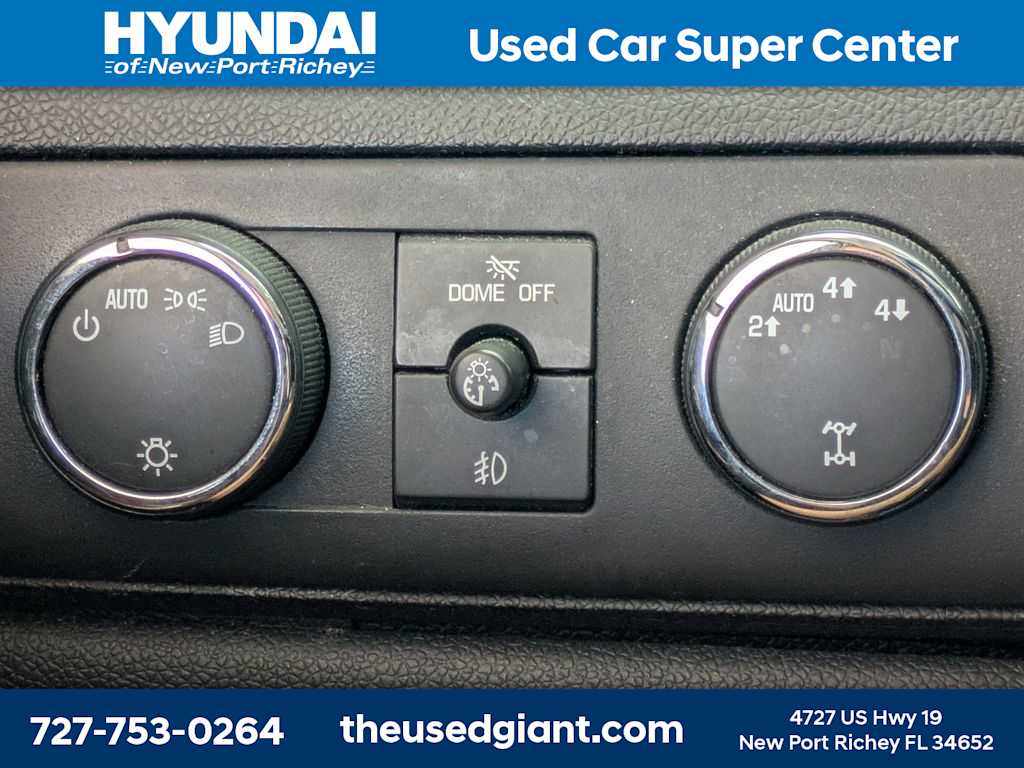 Thumbnail: 2011 Chevrolet Tahoe - 32