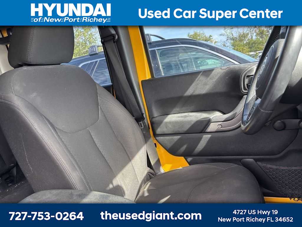 Thumbnail: 2015 Jeep Wrangler - 8