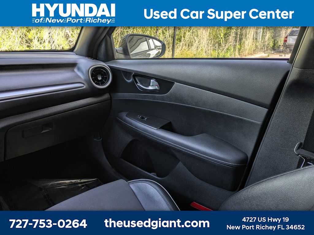 Thumbnail: 2022 Kia Forte - 17