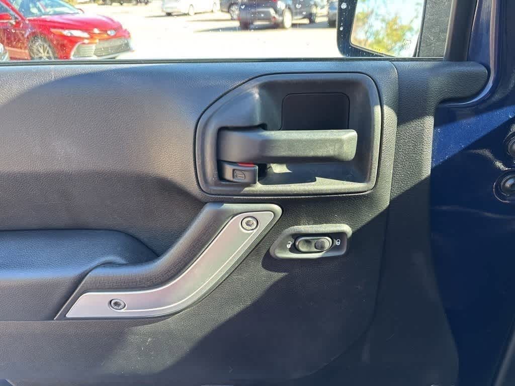 Thumbnail: 2013 Jeep Wrangler - 10