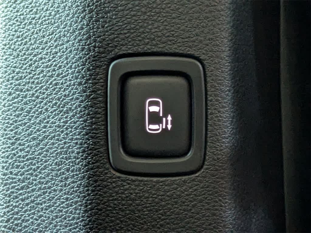 Thumbnail: 2023 Kia Carnival - 20