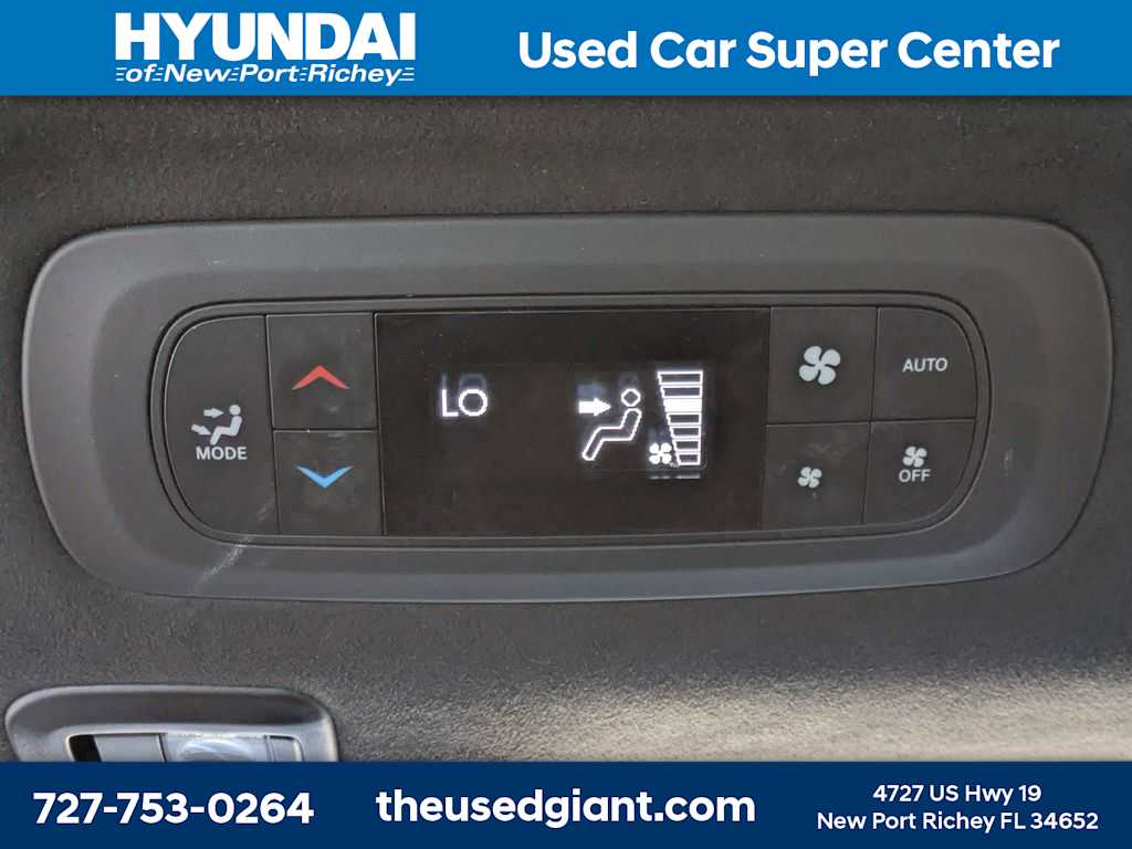 Thumbnail: 2022 Chrysler Pacifica - 23