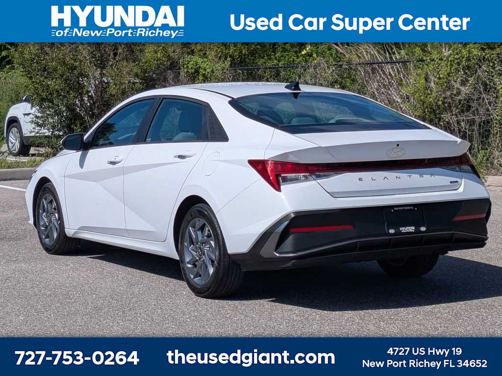 Thumbnail: 2025 Hyundai Elantra - 3