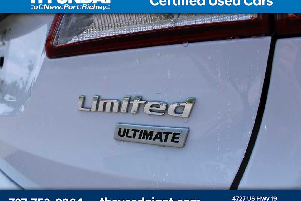 Thumbnail: 2019 Hyundai Santa Fe - 5