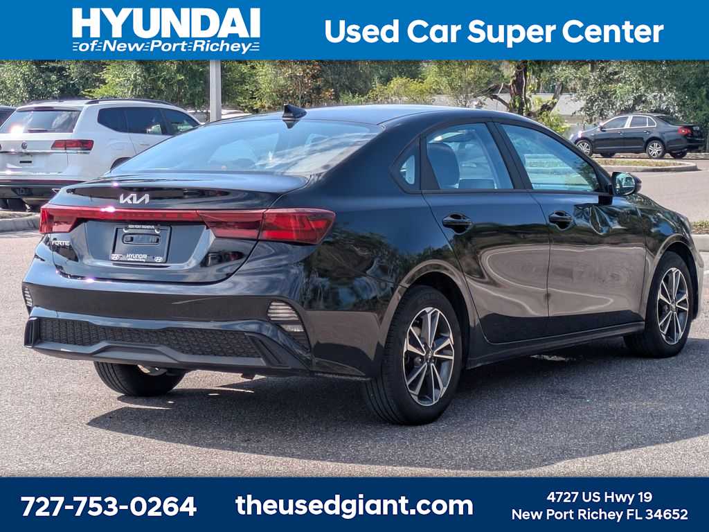 Thumbnail: 2024 Kia Forte - 5