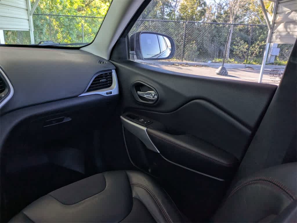 Thumbnail: 2017 Jeep Cherokee - 22