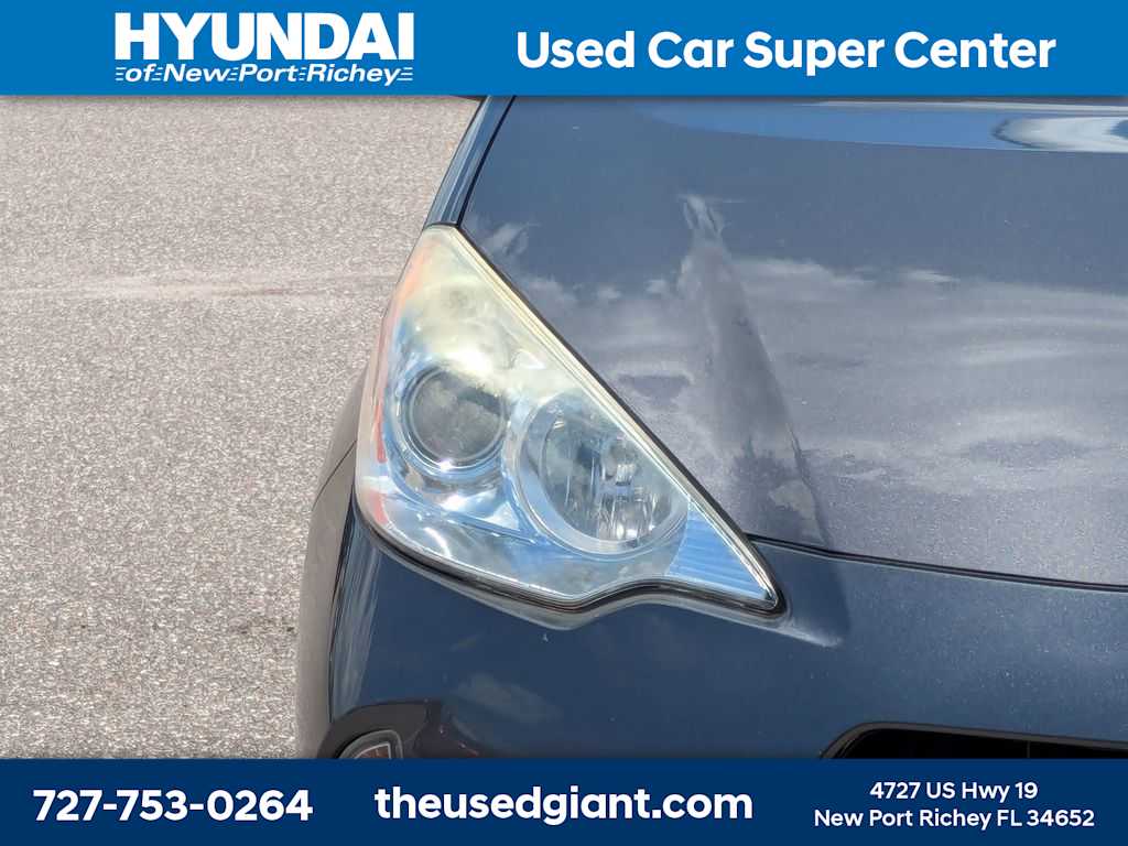 Thumbnail: 2012 Toyota Prius c - 9