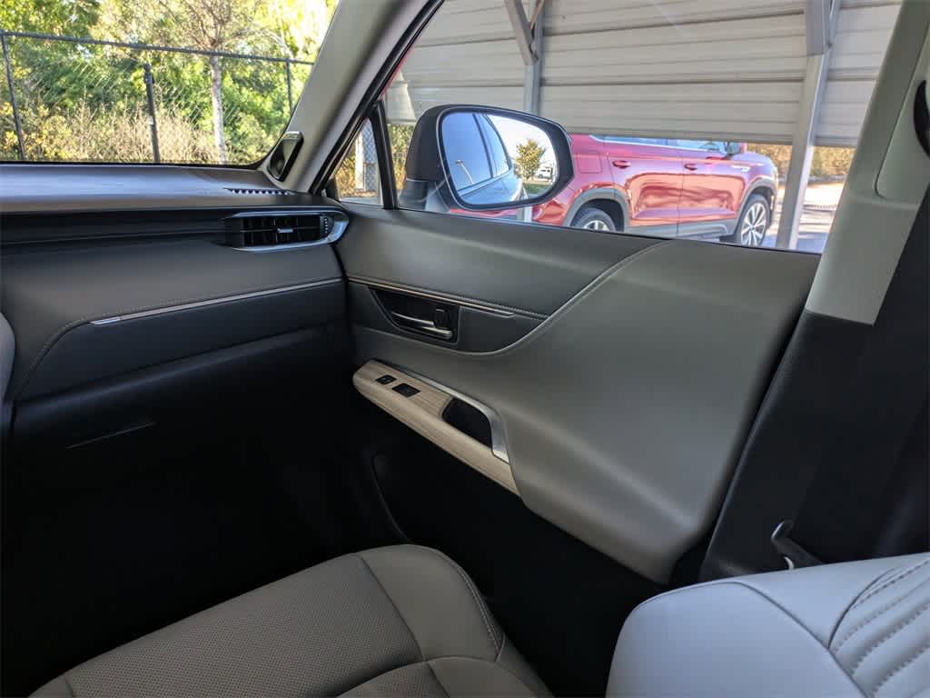 Thumbnail: 2024 Toyota Venza - 22