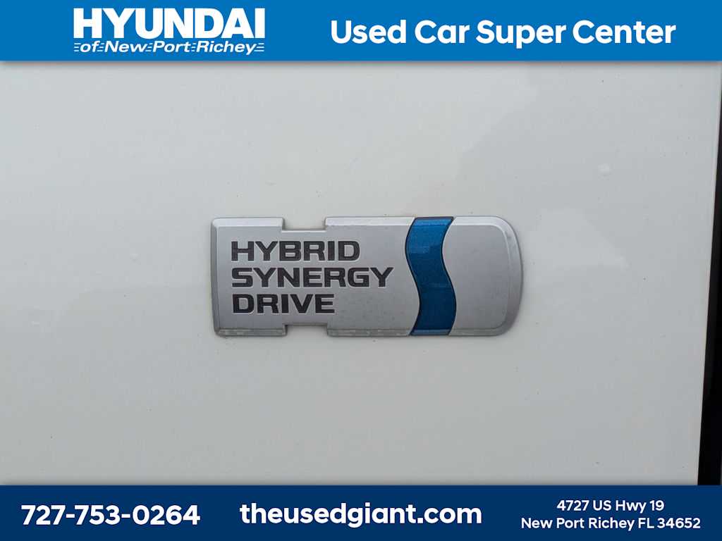 Thumbnail: 2018 Toyota Prius c - 13