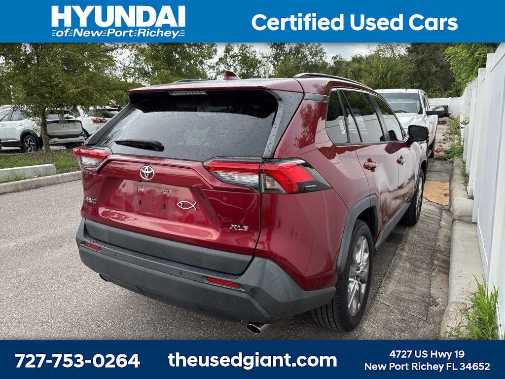 Thumbnail: 2019 Toyota RAV4 - 3