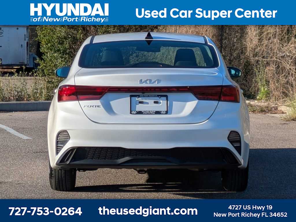 Thumbnail: 2024 Kia Forte - 4