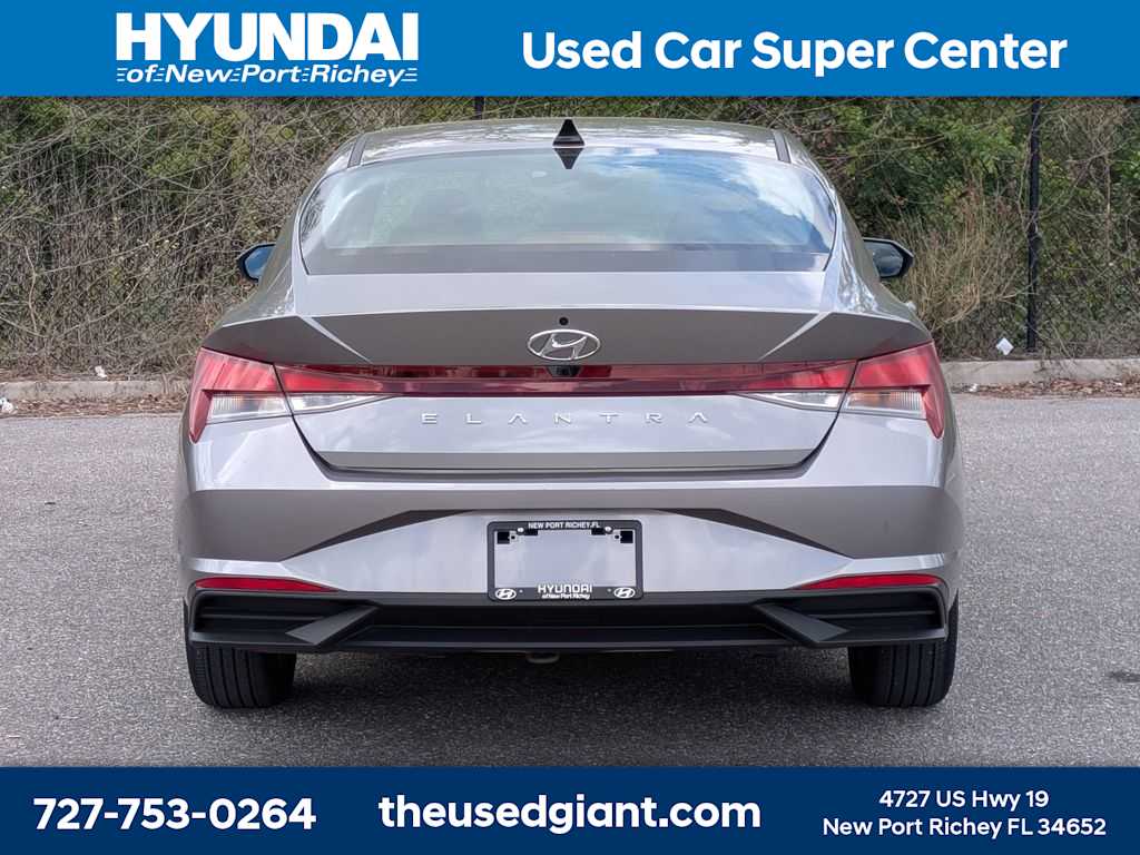 Thumbnail: 2023 Hyundai Elantra - 4