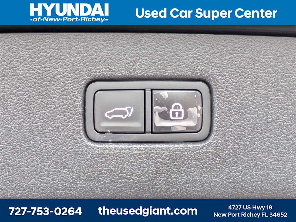 Thumbnail: 2021 Genesis GV80 - 13