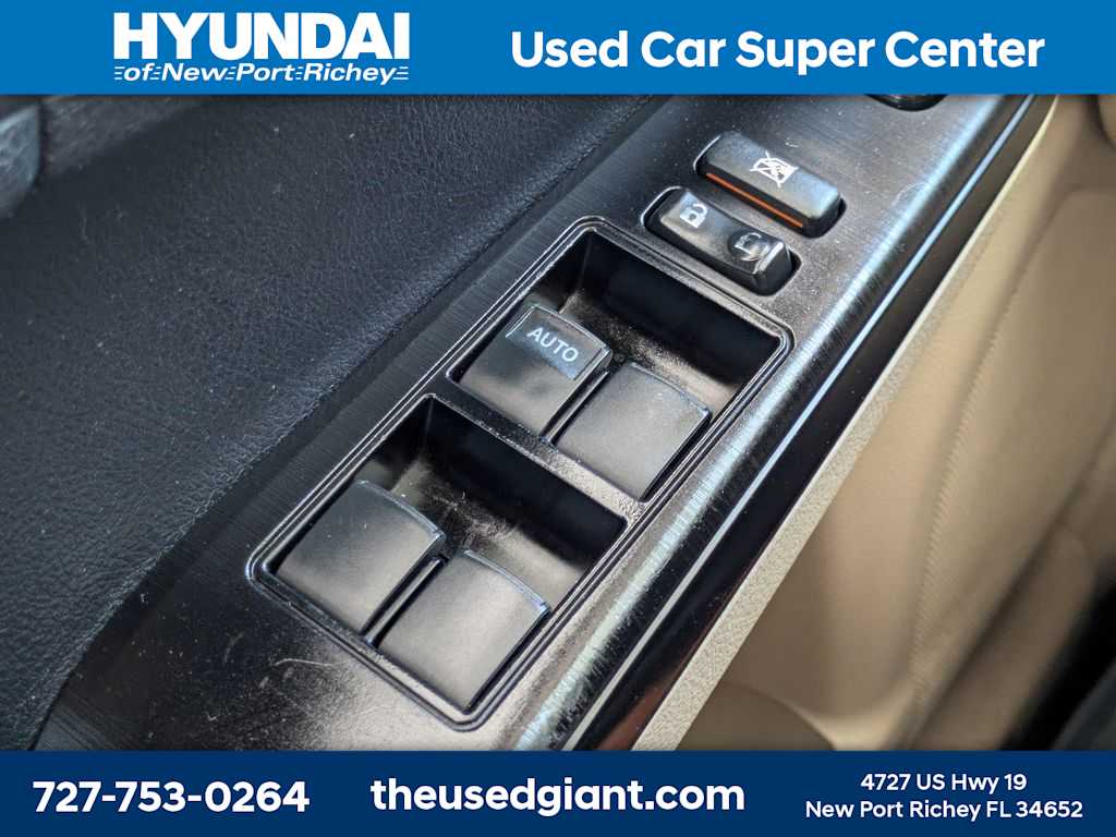 Thumbnail: 2012 Toyota Camry - 23