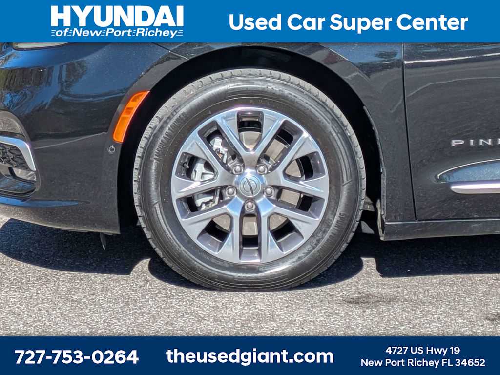 Thumbnail: 2022 Chrysler Pacifica - 10