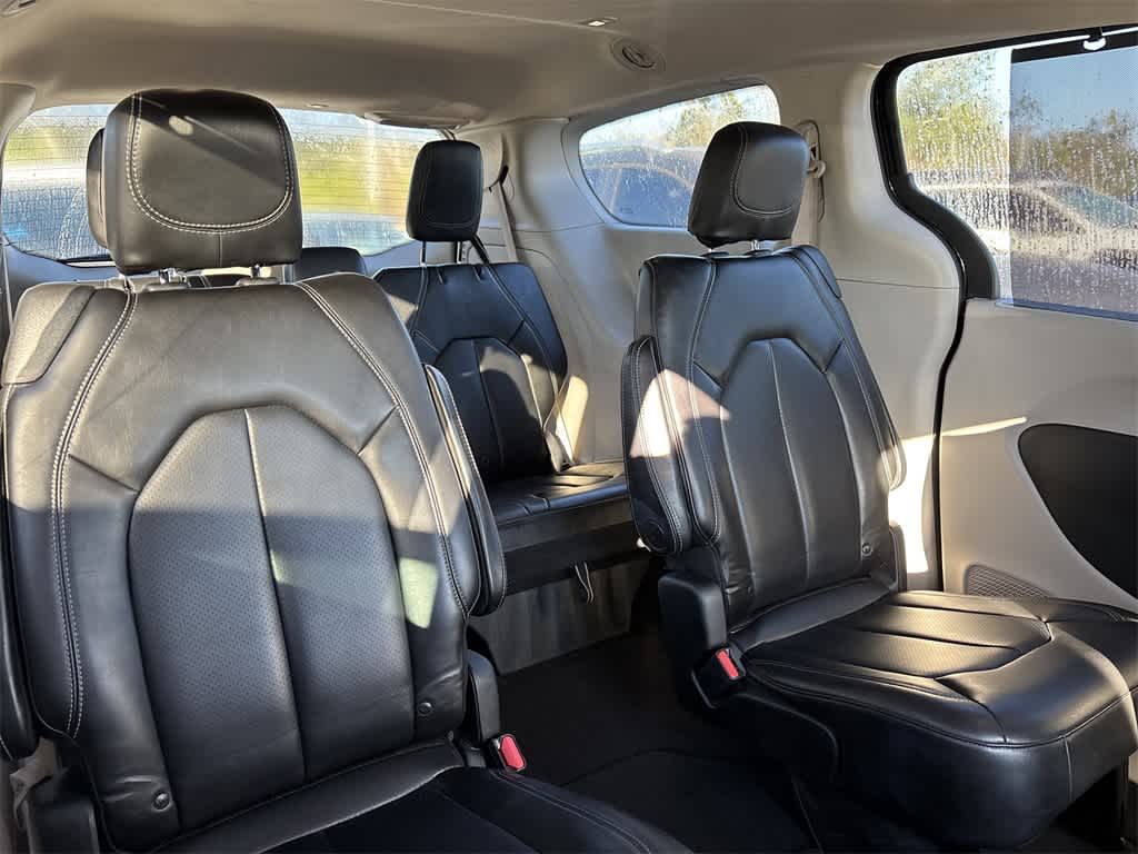 Thumbnail: 2021 Chrysler Voyager - 8