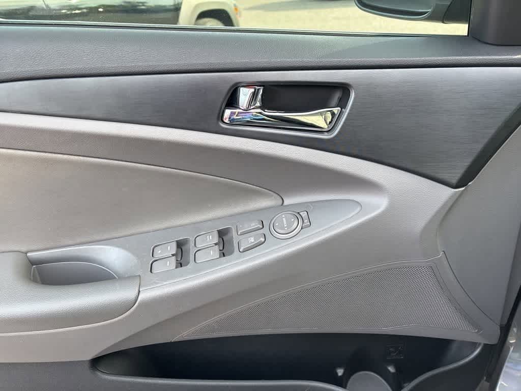 Thumbnail: 2011 Hyundai Sonata - 9