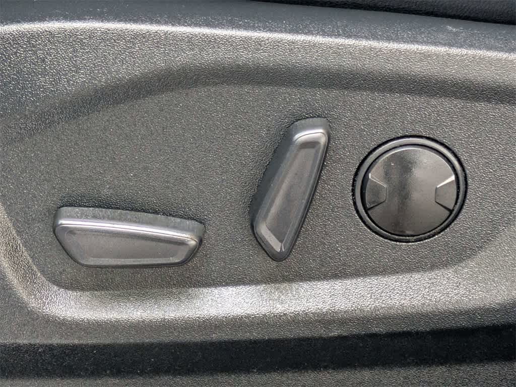 Thumbnail: 2020 Ford Edge - 24