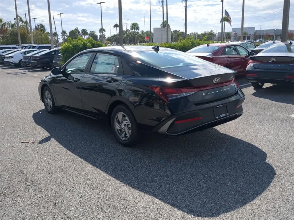 New 2026 Hyundai Elantra SE Sedan