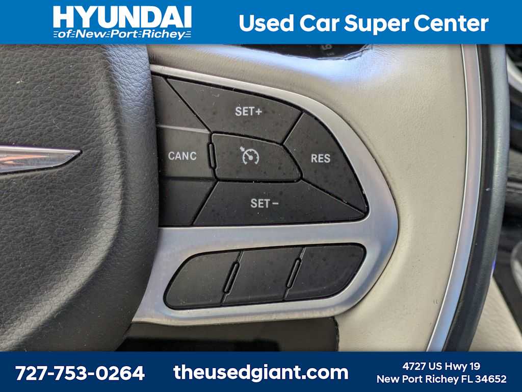 Thumbnail: 2018 Chrysler Pacifica - 45