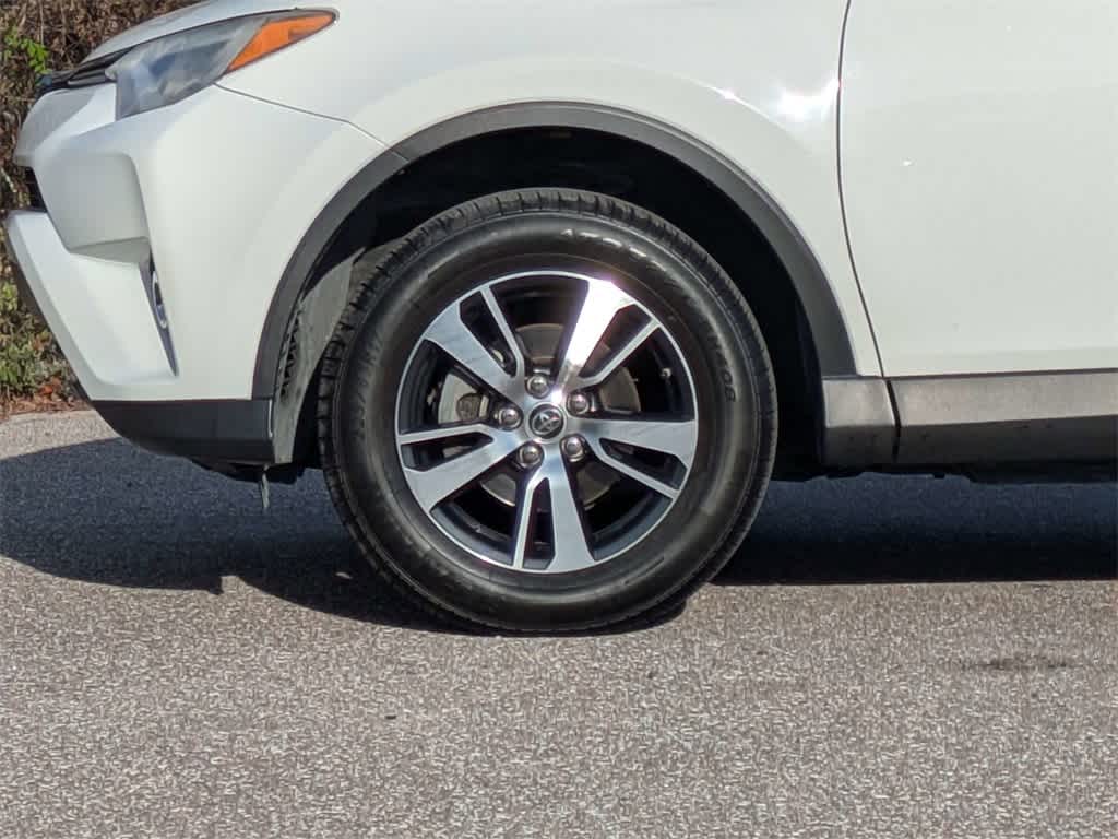 Thumbnail: 2018 Toyota RAV4 - 10