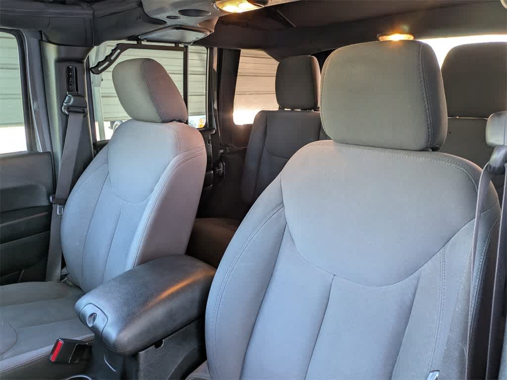 Thumbnail: 2017 Jeep Wrangler - 7