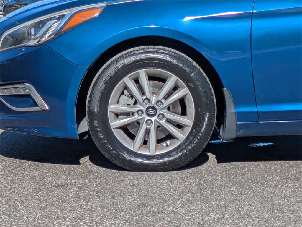 Thumbnail: 2015 Hyundai Sonata - 10