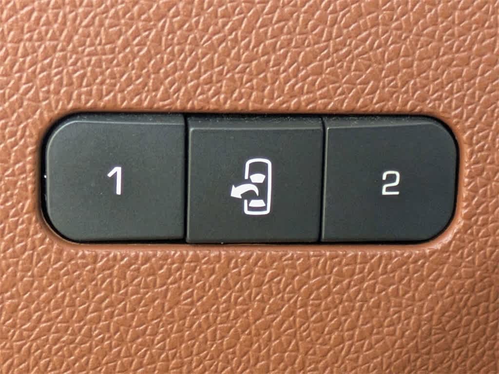 Thumbnail: 2017 Chevrolet Traverse - 26