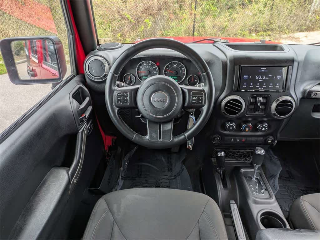 Thumbnail: 2015 Jeep Wrangler - 17