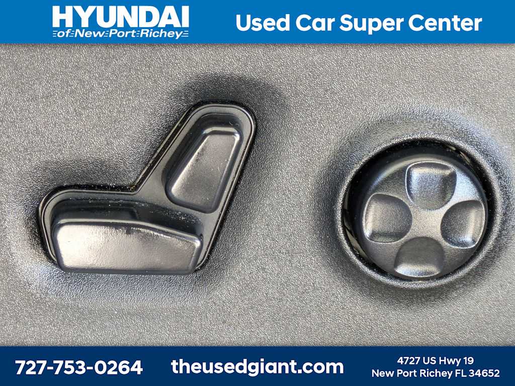 Thumbnail: 2018 Chrysler Pacifica - 31