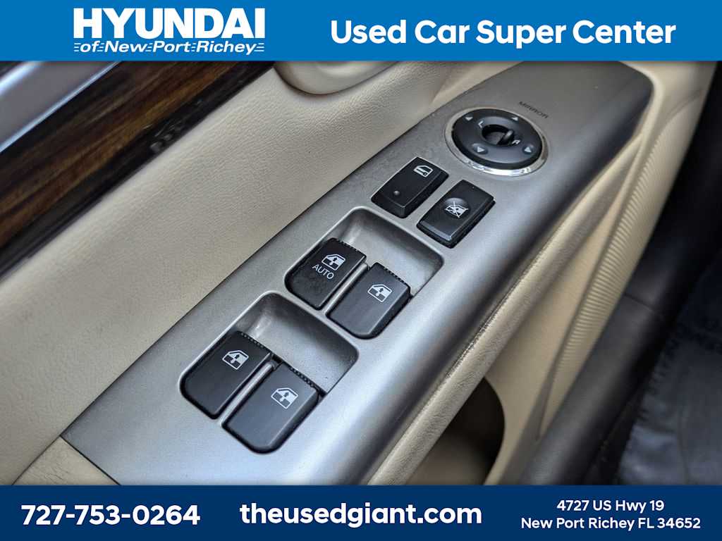 Thumbnail: 2010 Hyundai Santa Fe - 30