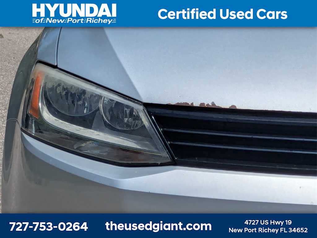 Thumbnail: 2011 Volkswagen Jetta - 9