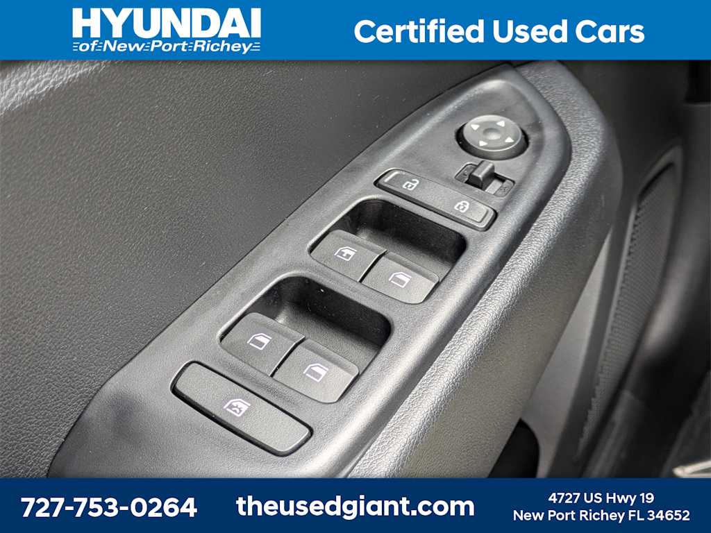 Thumbnail: 2023 Hyundai Venue - 21