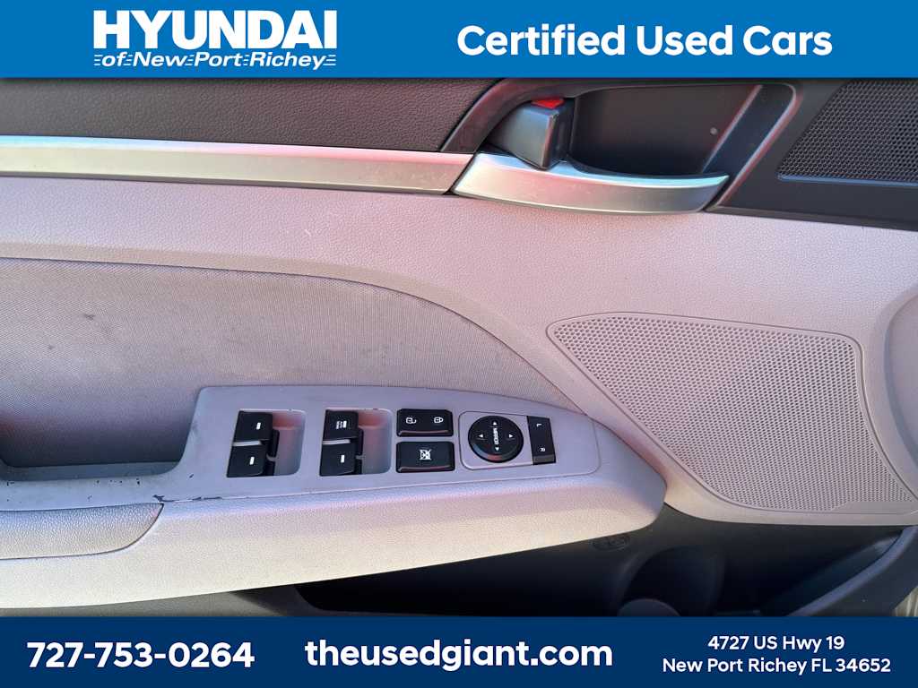 Thumbnail: 2020 Hyundai Elantra - 9