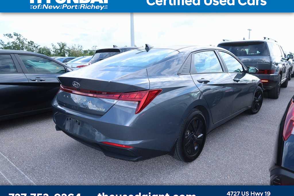 Thumbnail: 2023 Hyundai Elantra - 3