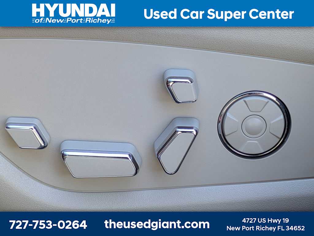 Thumbnail: 2020 Lincoln Nautilus - 23