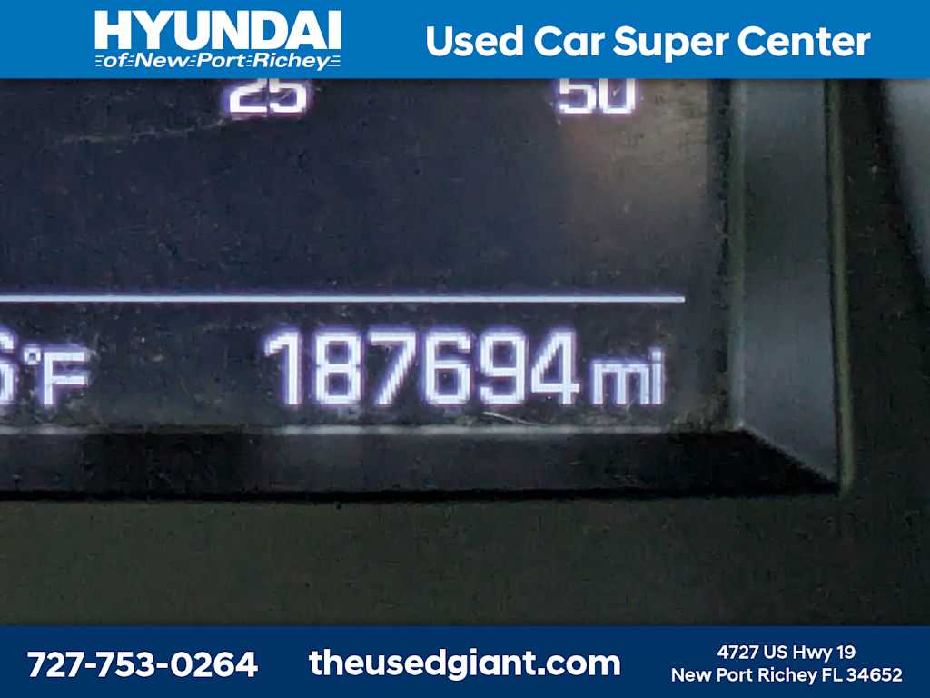 Thumbnail: 2017 Hyundai Santa Fe - 32