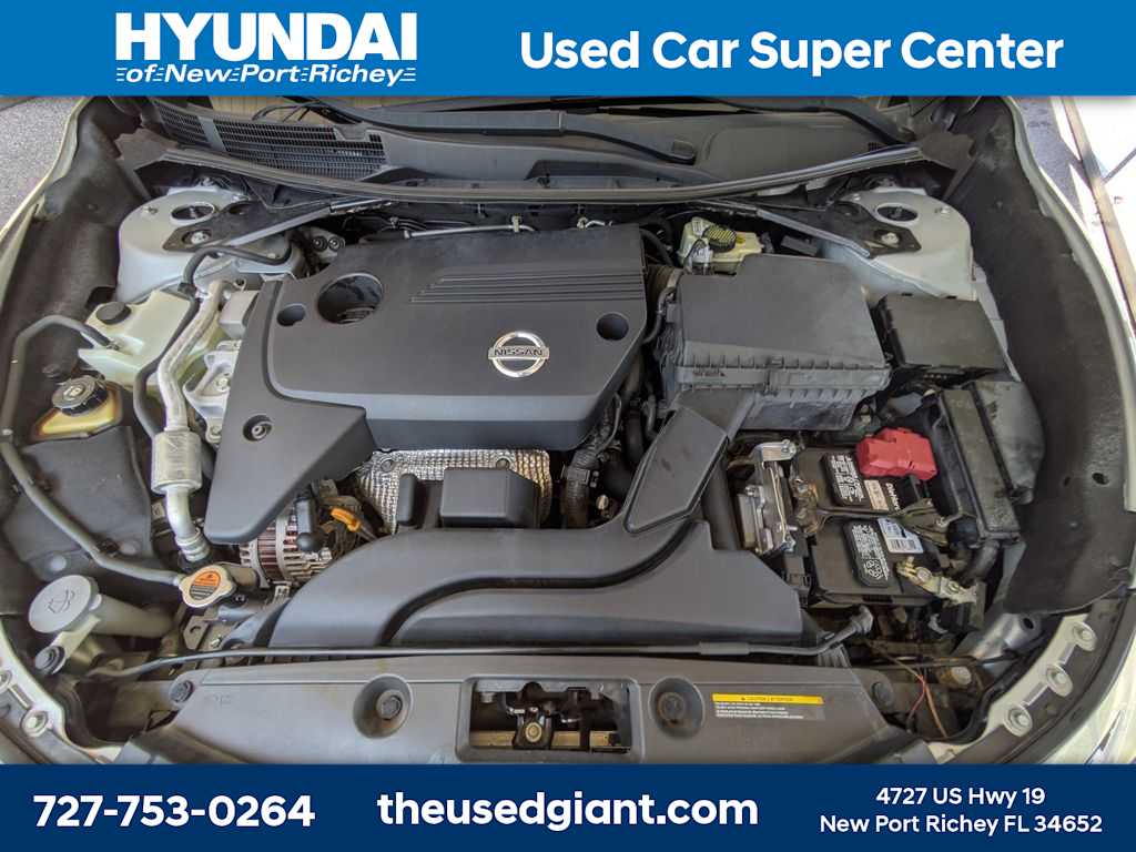 Thumbnail: 2013 Nissan Altima - 14