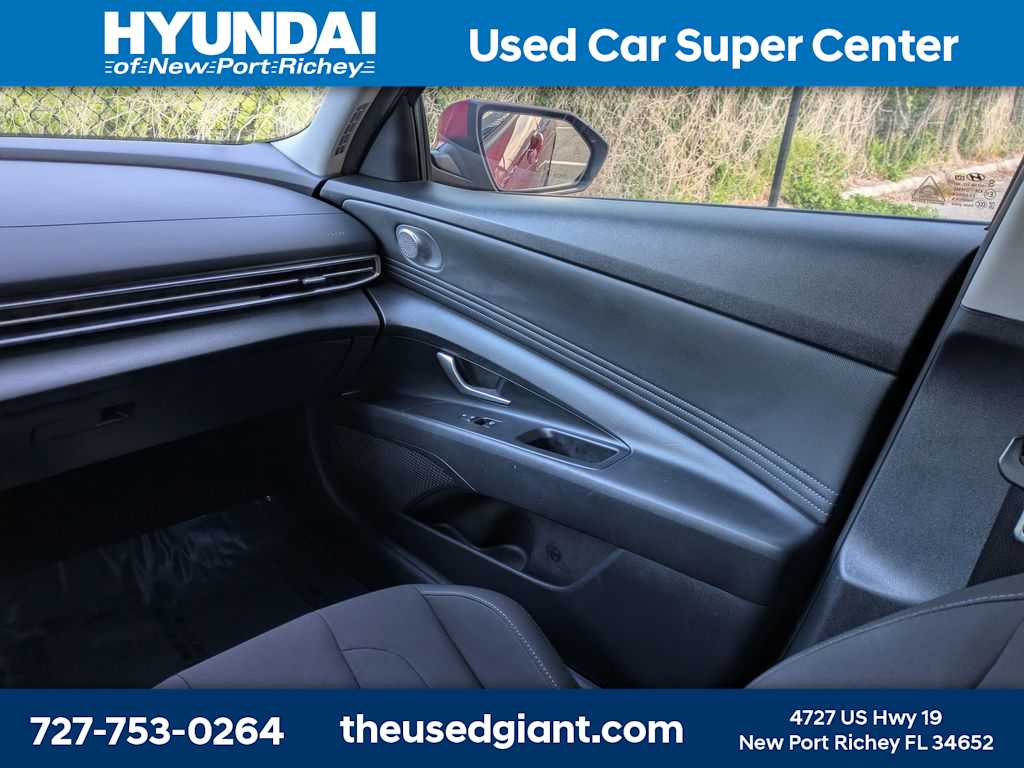 Thumbnail: 2022 Hyundai Elantra - 16