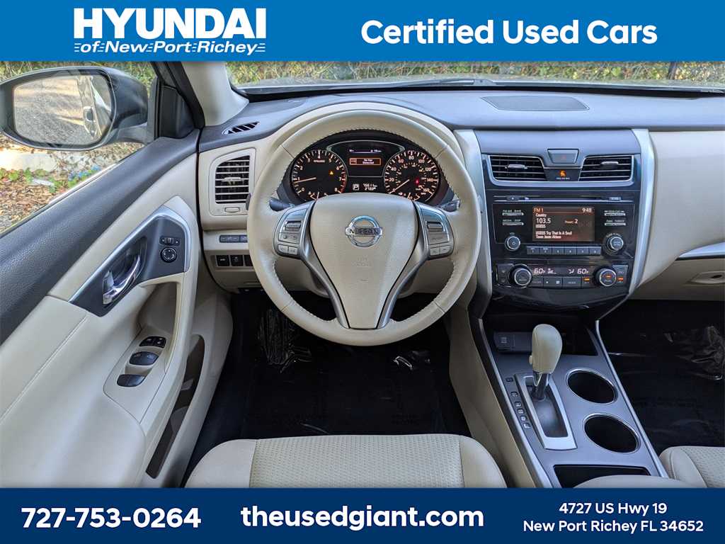 Thumbnail: 2015 Nissan Altima - 17