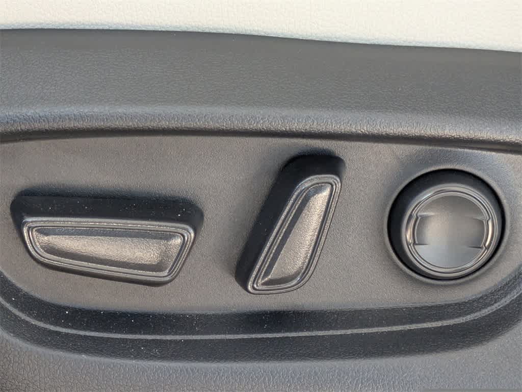 Thumbnail: 2025 Toyota Camry - 23